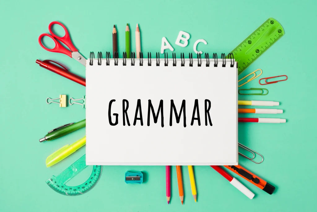 دليل شامل لاختبار انجليزي صف رابع: استراتيجيات تدريبية، فهم القواعد، والمفردات لضمان التفوق والثقة أثناء الاختبار.