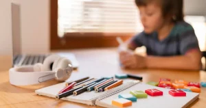 كيف تختار البرامج التعليمية المناسبة للمرحلة الابتدائية؟ دليل شامل