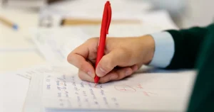 أهمية تعزيز التحصيل الأكاديمي: لماذا يحتاج الطلاب إلى دروس تقوية للمنهج الحكومي القطري؟